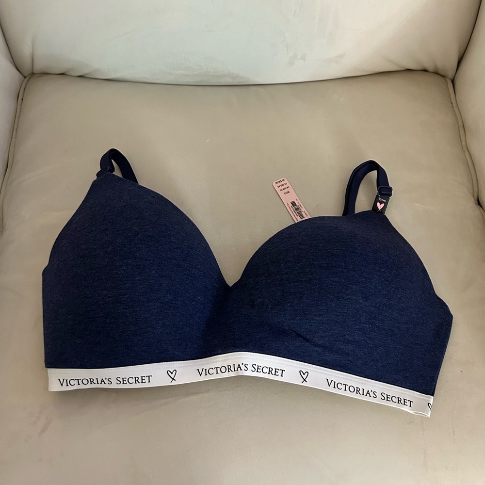 NWT Victoria's Secret Wireless Bra Size 36DD
